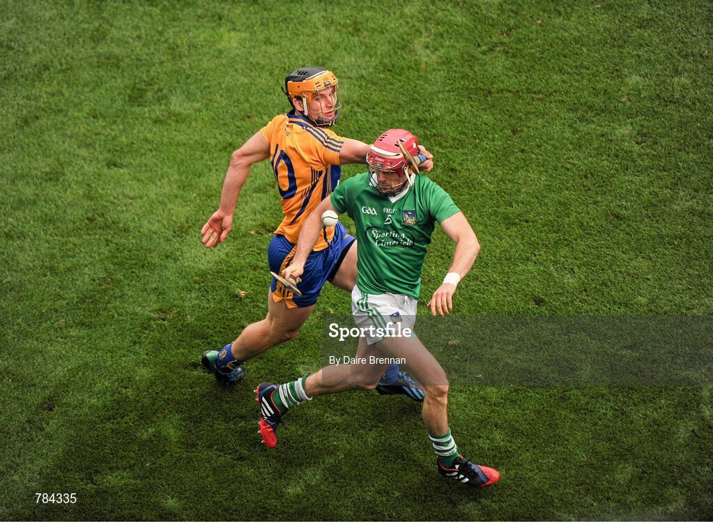 18 August 2013; Paudie O'Brien, Limerick, in action against Colin Ryan, Clare. GAA Hurling All-Ireland Senior Championship, Semi-Final, Limerick v Clare, Croke Park, Dublin. Picture credit: Dáire Brennan / SPORTSFILE