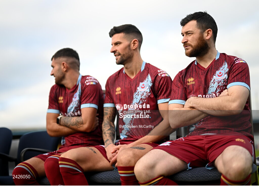 6 February 2023; Ryan Brennan, right, Adam Foley and Luke Heeney, left, prepare for their squad photograph during a Drogheda United squad portrait session at Weaver's Park in Drogheda, Louth. Photo by Stephen McCarthy/Sportsfile