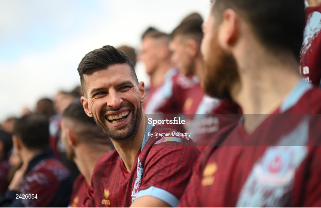 6 February 2023; Adam Foley and team-mates prepare for a squad photograph during a Drogheda United squad portrait session at Weaver's Park in Drogheda, Louth. Photo by Stephen McCarthy/Sportsfile