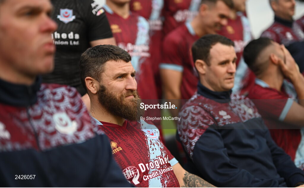 6 February 2023; Drogheda United players and staff, including captain Gary Deegan, centre, manager Kevin Doherty, left, and head coach Daire Doyle prepare for their squad photograph during a Drogheda United squad portrait session at Weaver's Park in Drogheda, Louth. Photo by Stephen McCarthy/Sportsfile