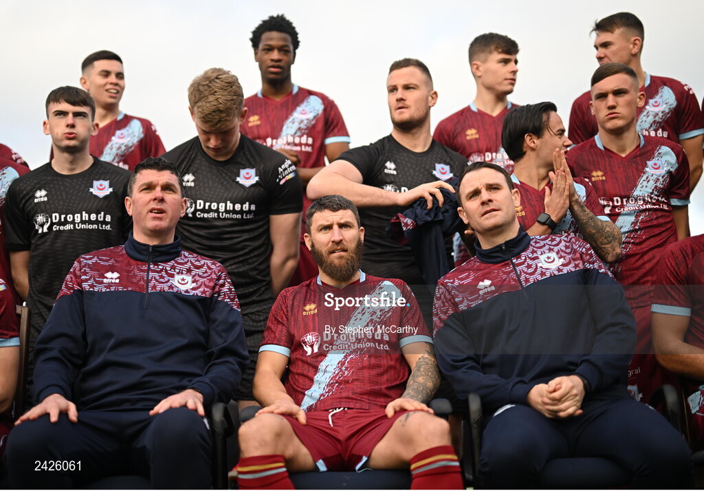 6 February 2023; Drogheda United players and staff, including captain Gary Deegan, centre, manager Kevin Doherty, left, and head coach Daire Doyle, right, prepare for their squad photograph during a Drogheda United squad portrait session at Weaver's Park in Drogheda, Louth. Photo by Stephen McCarthy/Sportsfile