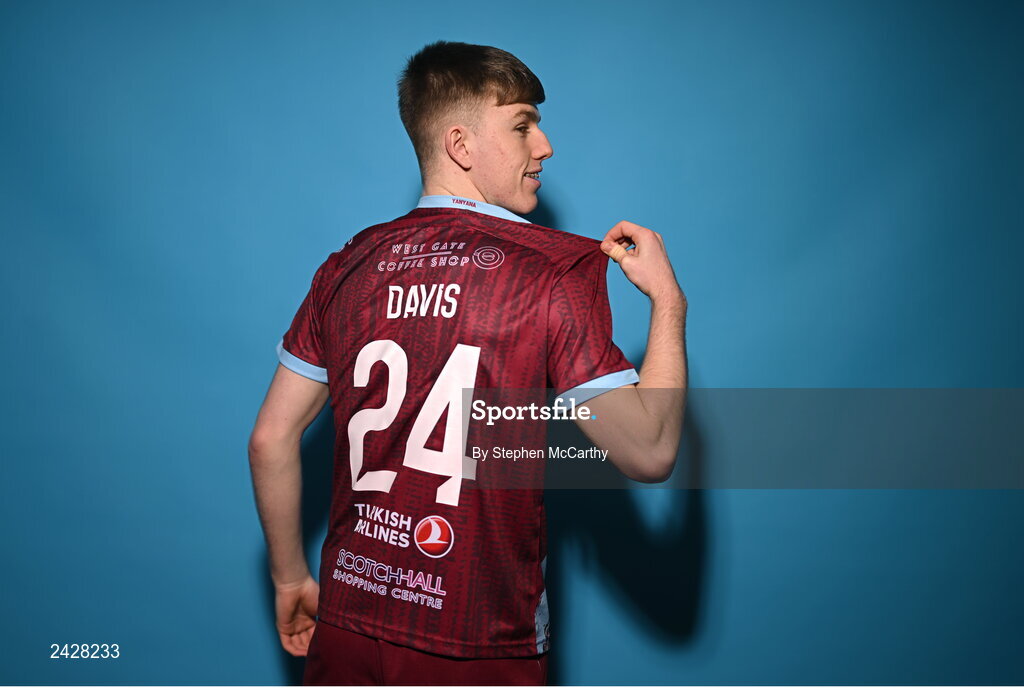 6 February 2023; Warren Davis poses for a portrait during a Drogheda United squad portrait session at Weaver's Park in Drogheda, Louth. Photo by Stephen McCarthy/Sportsfile
