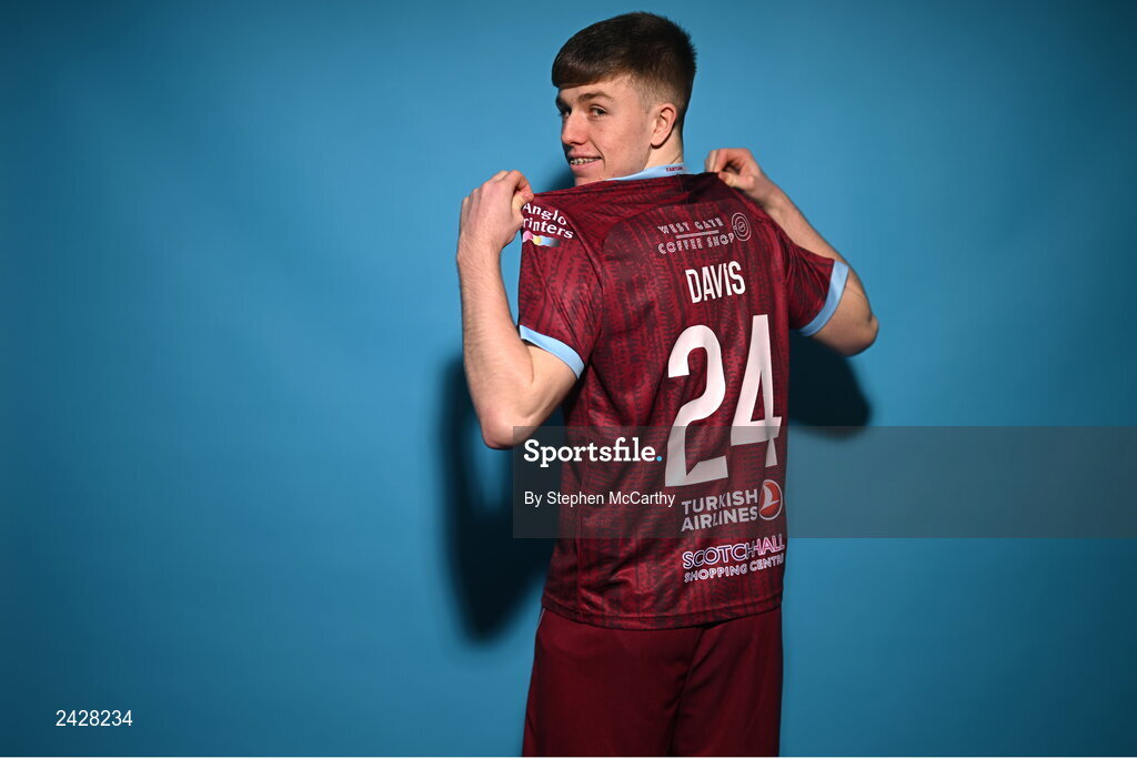 6 February 2023; Warren Davis poses for a portrait during a Drogheda United squad portrait session at Weaver's Park in Drogheda, Louth. Photo by Stephen McCarthy/Sportsfile
