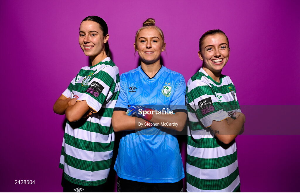 7 February 2023; Players, from left, Aoife Kelly, goalkeeper Summer Lawless and Abbie Larkin pose for a portrait during a Shamrock Rovers squad portrait session at Roadstone Group Sports Club in Dublin. Photo by Stephen McCarthy/Sportsfile