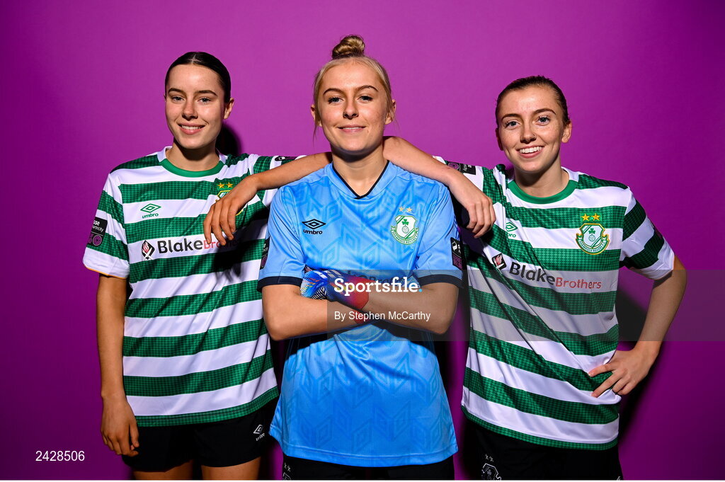 7 February 2023; Players, from left, Aoife Kelly, goalkeeper Summer Lawless and Abbie Larkin pose for a portrait during a Shamrock Rovers squad portrait session at Roadstone Group Sports Club in Dublin. Photo by Stephen McCarthy/Sportsfile