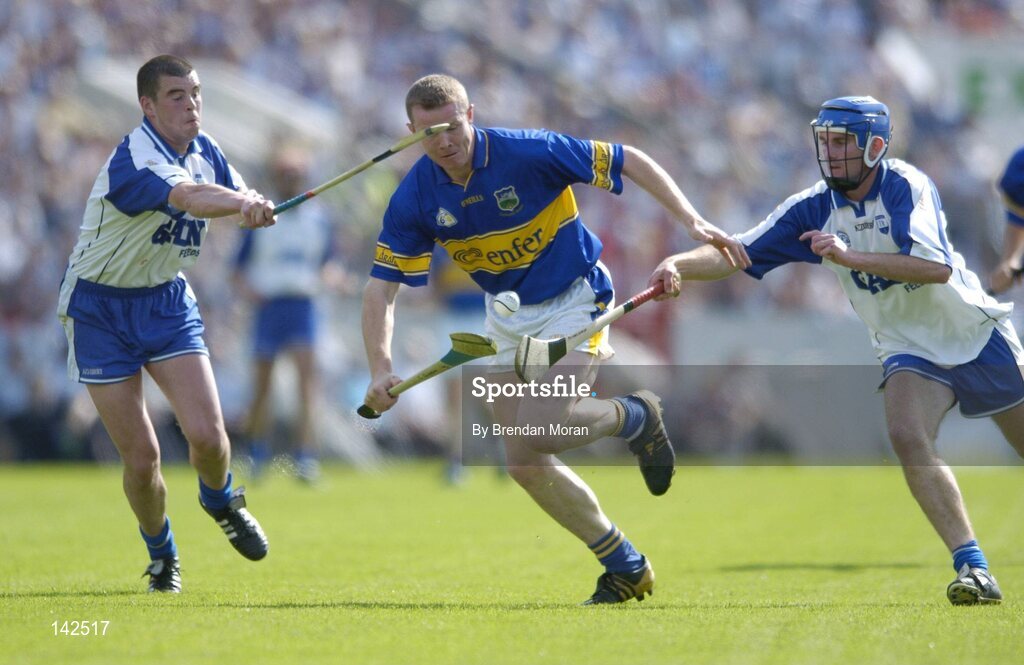 6 June 2004; Conor Gleeson, Tipperary, in action against Brian Phelan, left, and Michael Walsh, Waterford. Guinness Munster Senior Hurling Championship semi-final, Tipperary v Waterford, Pairc Ui Chaoimh, Cork. Picture credit; Brendan Moran / SPORTSFILE