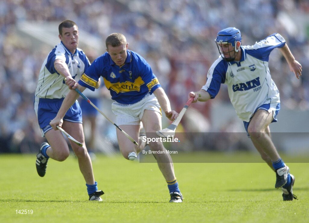 6 June 2004; Conor Gleeson, Tipperary, in action against Brian Phelan, left, and Michael Walsh, Waterford. Guinness Munster Senior Hurling Championship semi-final, Tipperary v Waterford, Pairc Ui Chaoimh, Cork. Picture credit; Brendan Moran / SPORTSFILE