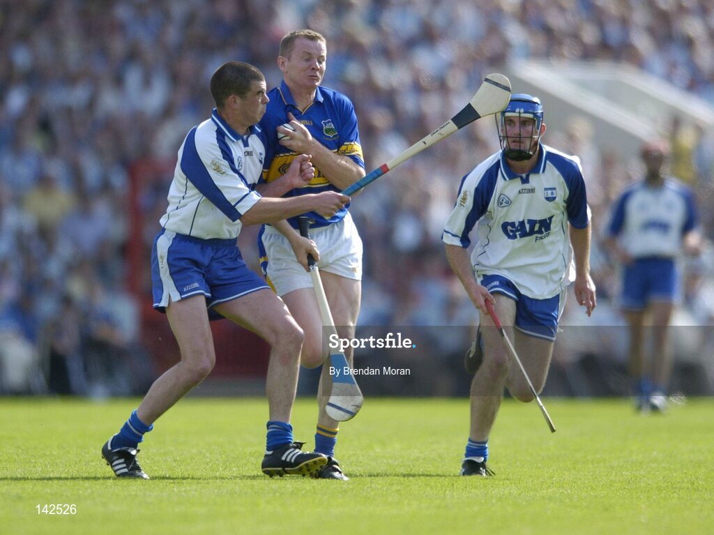 6 June 2004; Conor Gleeson, Tipperary, in action against Brian Phelan, left, and Michael Walsh, Waterford. Guinness Munster Senior Hurling Championship semi-final, Tipperary v Waterford, Pairc Ui Chaoimh, Cork. Picture credit; Brendan Moran / SPORTSFILE