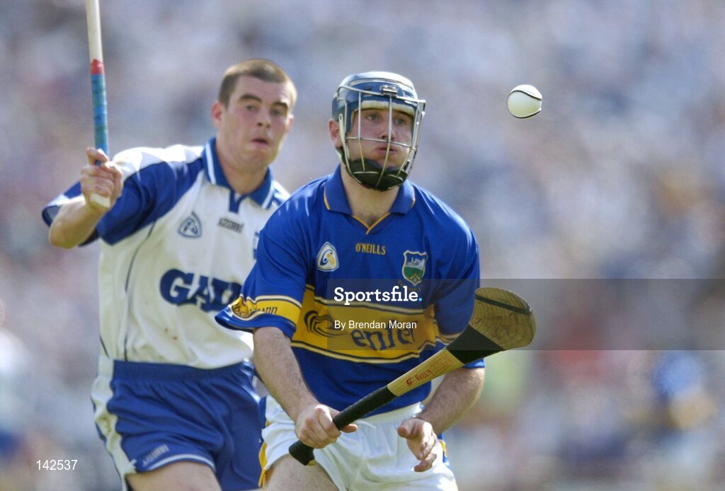 6 June 2004; Eoin Kelly, Tipperary, in action against Brian Phelan, Waterford. Guinness Munster Senior Hurling Championship semi-final, Tipperary v Waterford, Pairc Ui Chaoimh, Cork. Picture credit; Brendan Moran / SPORTSFILE