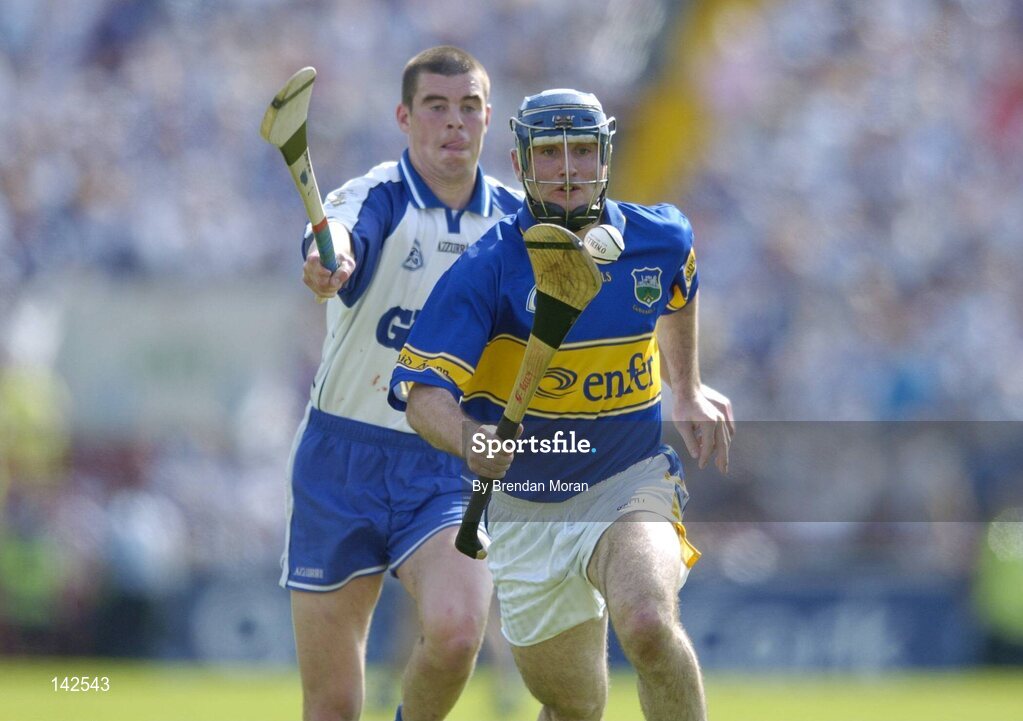 6 June 2004; Eoin Kelly, Tipperary, in action against Brian Phelan, Waterford. Guinness Munster Senior Hurling Championship semi-final, Tipperary v Waterford, Pairc Ui Chaoimh, Cork. Picture credit; Brendan Moran / SPORTSFILE