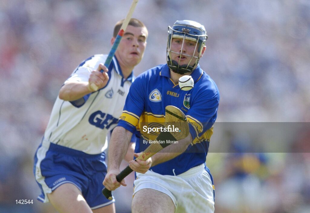 6 June 2004; Eoin Kelly, Tipperary, in action against Brian Phelan, Waterford. Guinness Munster Senior Hurling Championship semi-final, Tipperary v Waterford, Pairc Ui Chaoimh, Cork. Picture credit; Brendan Moran / SPORTSFILE