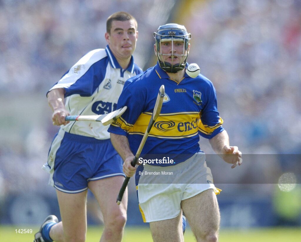 6 June 2004; Eoin Kelly, Tipperary, in action against Brian Phelan, Waterford. Guinness Munster Senior Hurling Championship semi-final, Tipperary v Waterford, Pairc Ui Chaoimh, Cork. Picture credit; Brendan Moran / SPORTSFILE