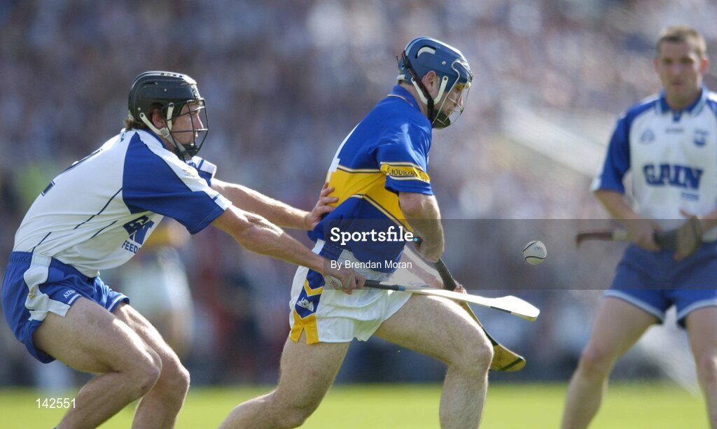 6 June 2004; Eoin Kelly, Tipperary, in action against James Murray, Waterford. Guinness Munster Senior Hurling Championship semi-final, Tipperary v Waterford, Pairc Ui Chaoimh, Cork. Picture credit; Brendan Moran / SPORTSFILE