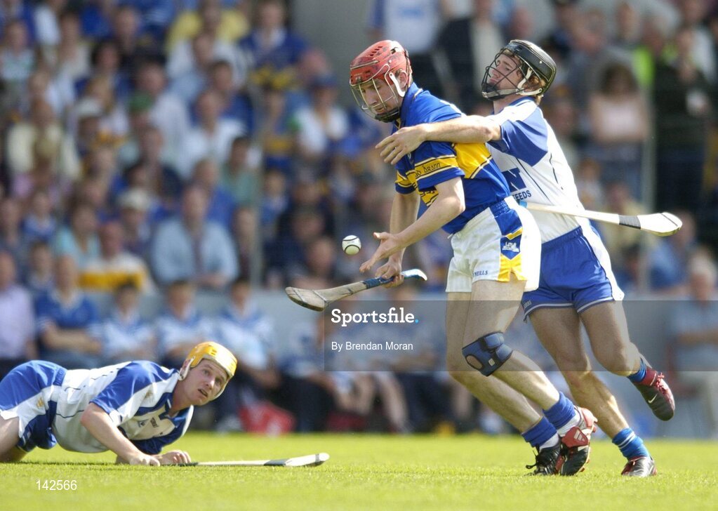6 June 2004; John Devane, Tipperary, in action against Eoin Murphy, left, and James Murray, Waterford. Guinness Munster Senior Hurling Championship semi-final, Tipperary v Waterford, Pairc Ui Chaoimh, Cork. Picture credit; Brendan Moran / SPORTSFILE