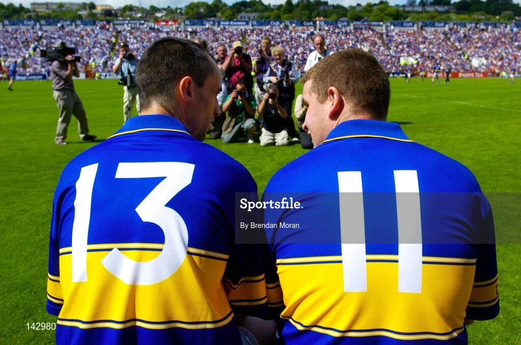 6 June 2004; Tipperary captain Tommy Dunne, left, in conversation with John Carroll while sitting on a bench before having their team photograph taken. Guinness Munster Senior Hurling Championship semi-final, Tipperary v Waterford, Pairc Ui Chaoimh, Cork. Picture credit; Brendan Moran / SPORTSFILE