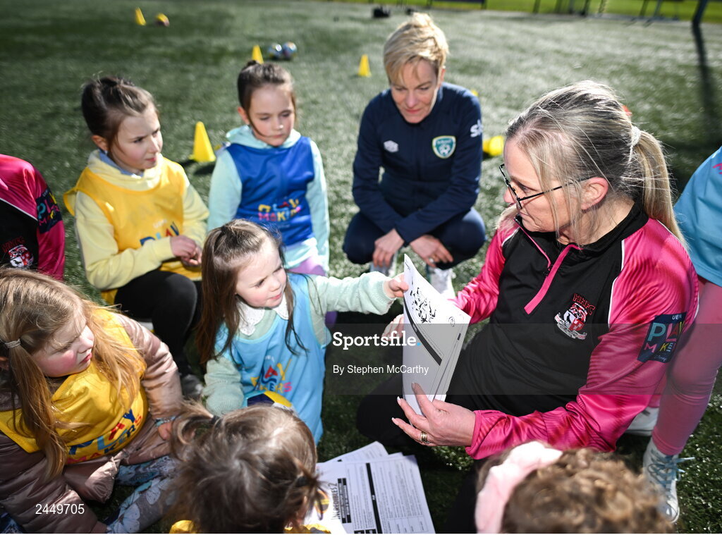 7 March 2023; Coach Maria Lawless and Republic of Ireland Women's manager Vera Pauw with Hartstown Huntstown FC players at the launch of UEFA Disney Playmakers 2023 at Hartstown Huntstown Football Club in Dublin. Photo by Stephen McCarthy/Sportsfile