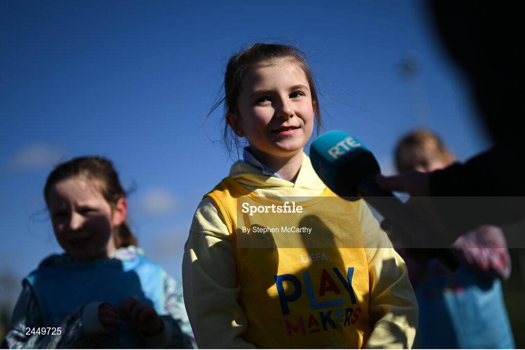 7 March 2023; Robyn Smith is interviewed by RTÉ's Tony O'Donoghue at the launch of UEFA Disney Playmakers 2023 at Hartstown Huntstown Football Club in Dublin. Photo by Stephen McCarthy/Sportsfile