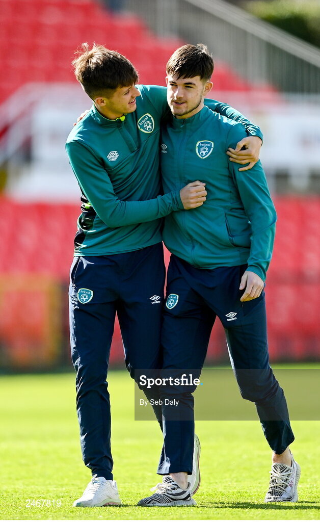 26 March 2023; Johnny Kenny, left, and James Furlong of Republic of Ireland before the Under-21 international friendly match between Republic of Ireland and Iceland at Turners Cross in Cork. Photo by Seb Daly/Sportsfile