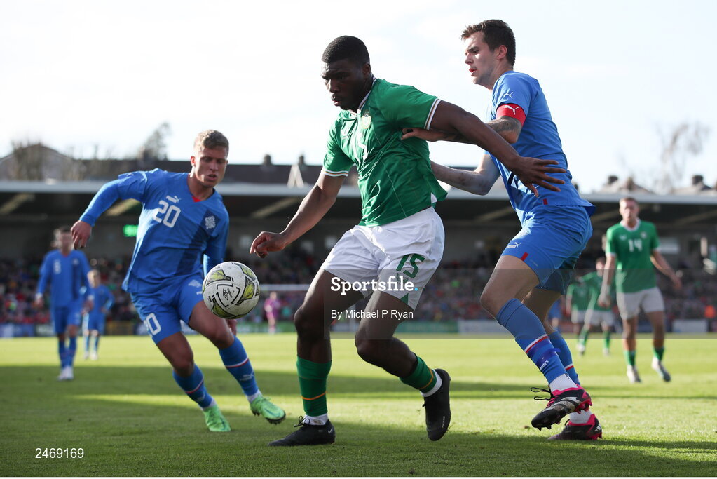 26 March 2023; Sinclair Armstrong of Republic of Ireland in action against Iceland players, Orri Hrafn Kjartansson, Left and Oliver Stefansson during the Under-21 international friendly match between Republic of Ireland and Iceland at Turner's Cross in Cork. Photo by Michael P Ryan/Sportsfile