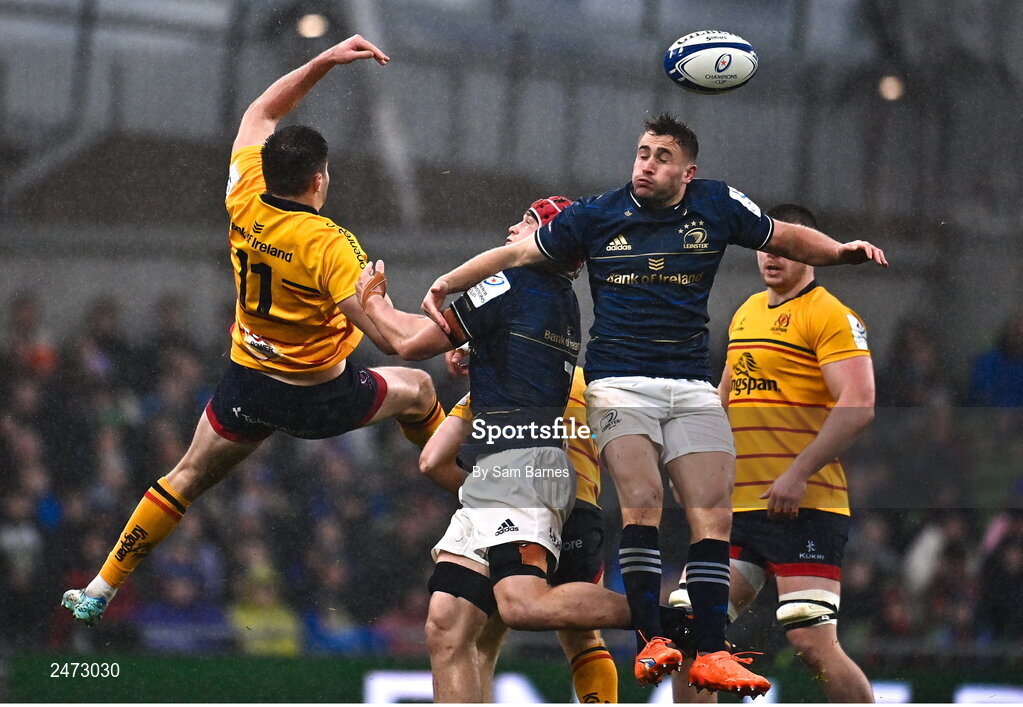 1 April 2023; Jacob Stockdale of Ulster in action against Josh van der Flier, centre, and Jordan Larmour of Leinster during the Heineken Champions Cup Round of 16 match between Leinster and Ulster at Aviva Stadium in Dublin. Photo by Sam Barnes/Sportsfile
