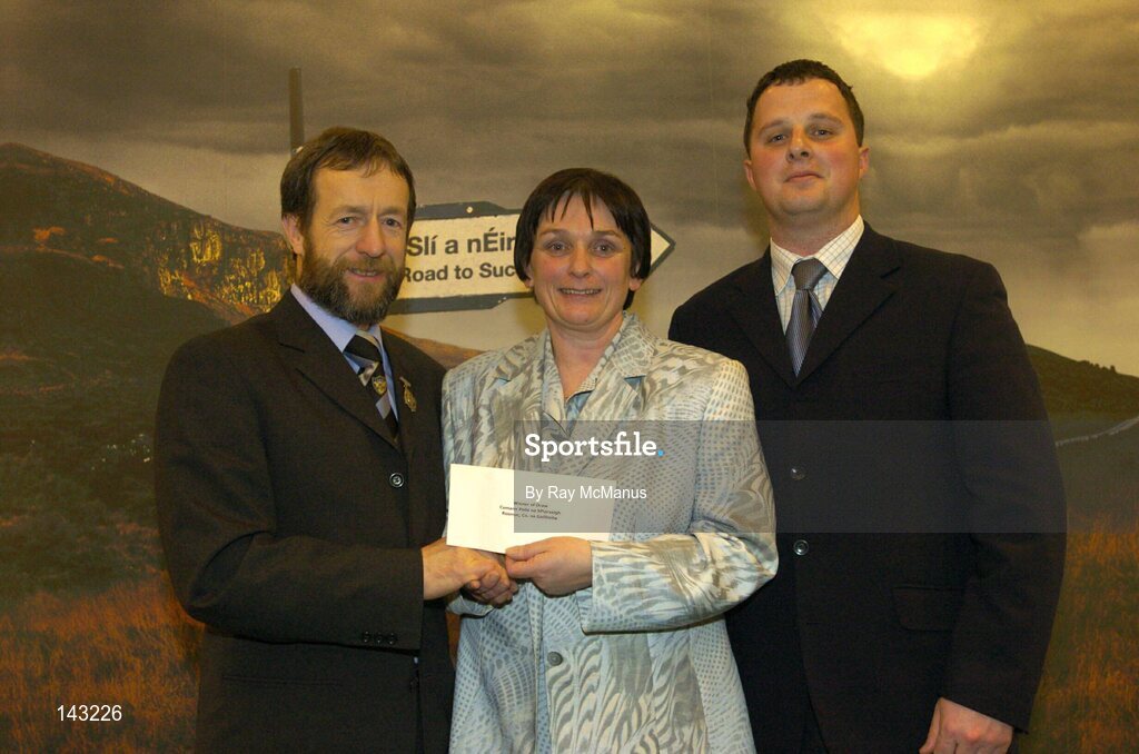 2 February 2004; At the AIB GAA Club of the Year Awards 2003 in Croke Park are members of Cumann Peile na bPiarsaigh, Co. Galway, with Sean Kelly, President of the GAA. Croke Park, Dublin. Picture credit; Ray McManus / SPORTSFILE