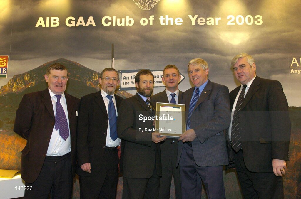 2 February 2004; At the AIB GAA Club of the Year Awards 2003 in Croke Park are members of Eastern Harps, GAA Club, Co. Sligo, with Sean Kelly, President of the GAA. Croke Park, Dublin. Picture credit; Ray McManus / SPORTSFILE