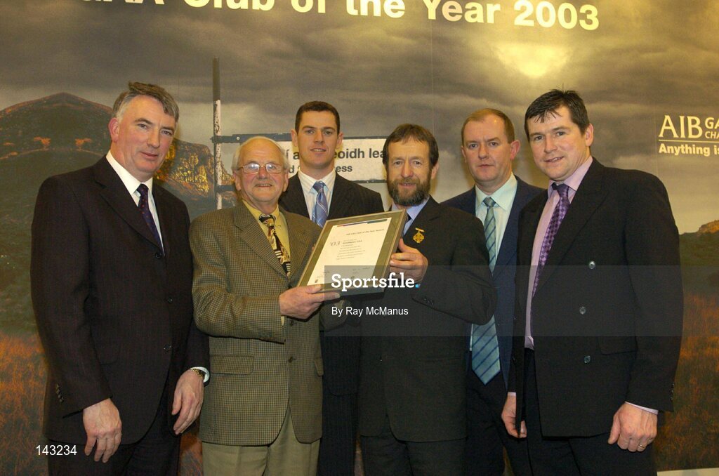 2 February 2004; At the AIB GAA Club of the Year Awards 2003 in Croke Park are members of Tyrrelspass GAA Club, Co Westmeath, with Sean Kelly, President of the GAA. Croke Park, Dublin. Picture credit; Ray McManus / SPORTSFILE