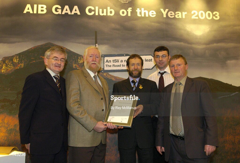 2 February 2004; At the AIB GAA Club of the Year Awards 2003 in Croke Park are members of Mattock Rangers GAA Club, Louth, with Sean Kelly, President of the GAA. Croke Park, Dublin. Picture credit; Ray McManus / SPORTSFILE