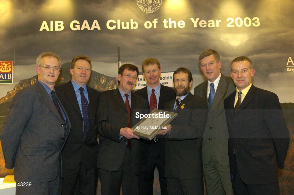 2 February 2004; At the AIB GAA Club of the Year Awards 2003 in Croke Park are members of An Fraoch / The Heath GAA Club, Co Laois, with Sean Kelly, President of the GAA. Croke Park, Dublin. Picture credit; Ray McManus / SPORTSFILE