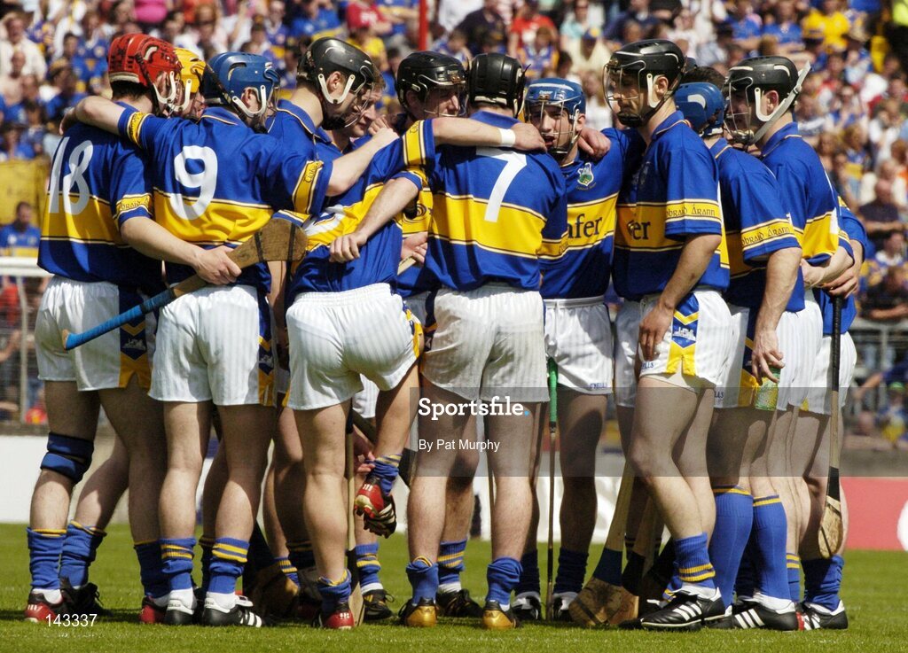 6 June 2004; The Tipperary team in a team huddle before the game. Guinness Munster Senior Hurling Championship Semi-Final, Tipperary v Waterford, Pairc Ui Chaoimh, Cork. Picture credit; Pat Murphy / SPORTSFILE