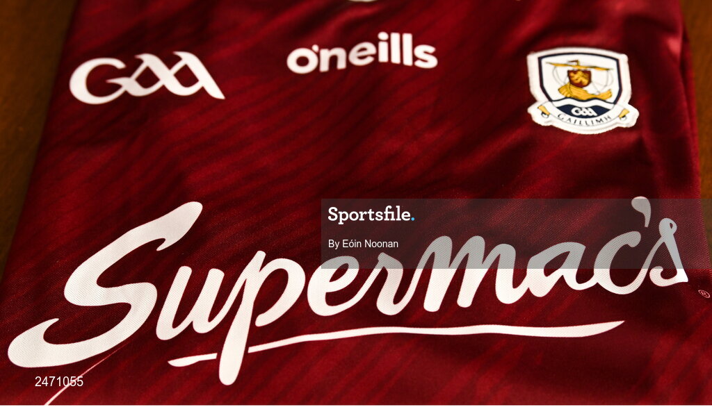 28 March 2023; A detailed view the Galway crest before a Galway hurling squad portrait session at Galway GAA Training Centre, Loughgeorge in Galway. Photo by Eóin Noonan/Sportsfile