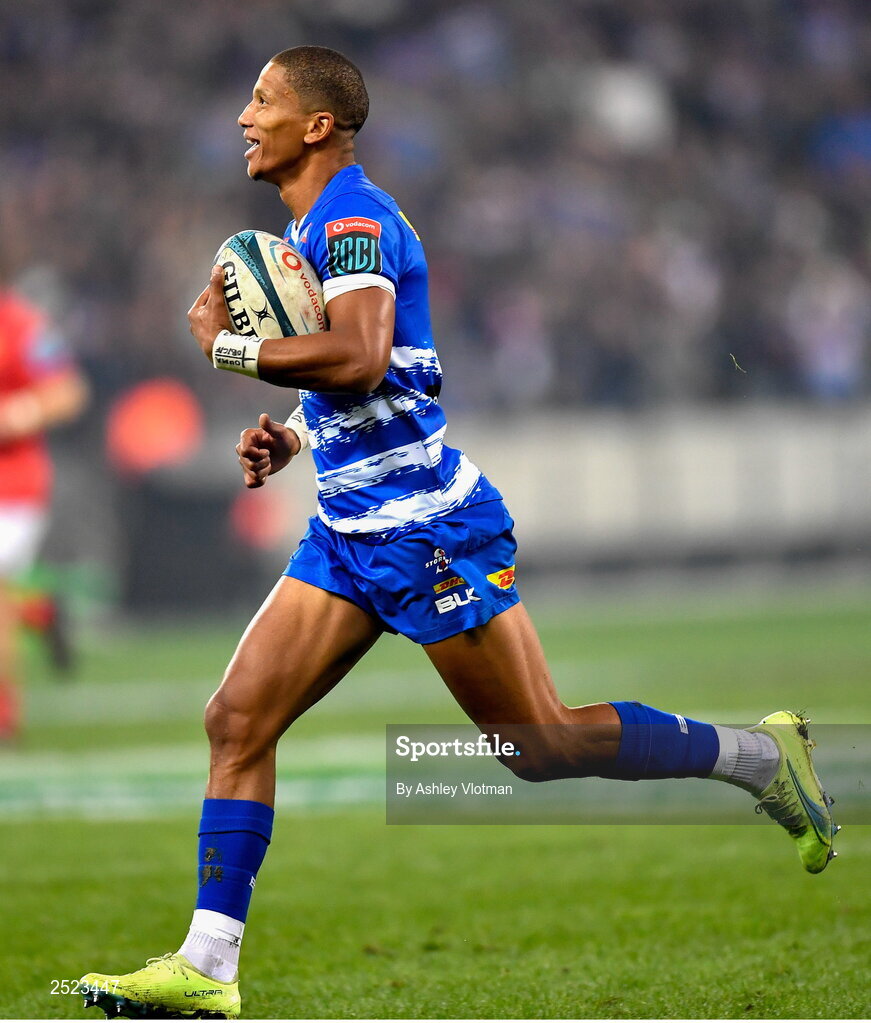 27 May 2023; Manie Libbok of DHL Stormers runs through to score his side's first try during the United Rugby Championship Final match between DHL Stormers and Munster at DHL Stadium in Cape Town, South Africa. Photo by Ashley Vlotman/Sportsfile