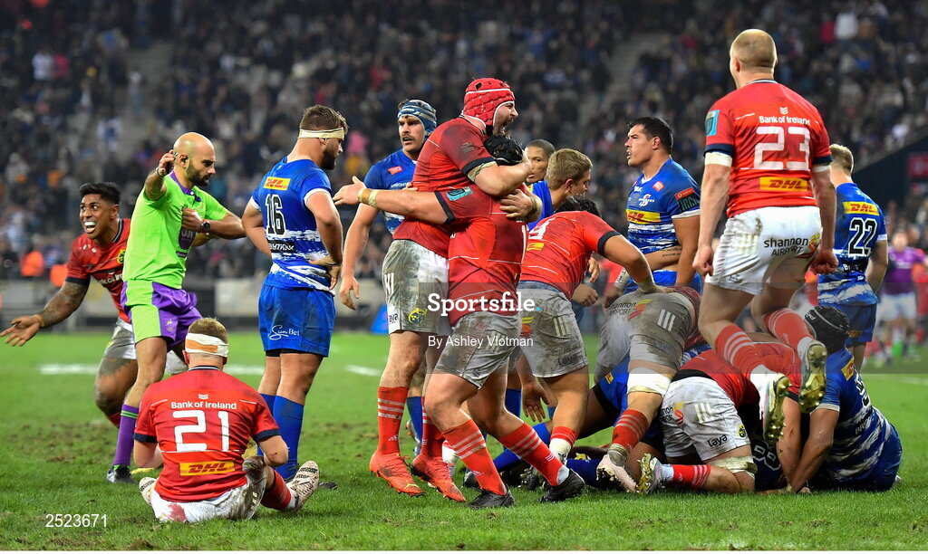 27 May 2023; Munstr players, from left, Malakai Fekitoa, John Hodnett, Josh Wycherley and Keith Earls celebrate at the final whistle of the United Rugby Championship Final match between DHL Stormers and Munster at DHL Stadium in Cape Town, South Africa. Photo by Ashley Vlotman/Sportsfile