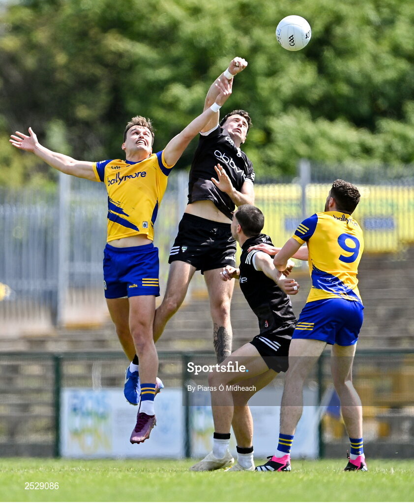 4 June 2023; Enda Smith of Roscommon, left, in action against Paul Kilcoyne of Sligo during the GAA Football All-Ireland Senior Championship Round 2 match between Roscommon and Sligo at Dr Hyde Park in Roscommon. Photo by Piaras Ó Mídheach/Sportsfile