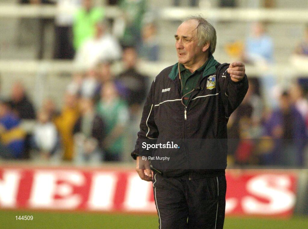 26 June 2004; Limerick manager Pad Joe Whelahan urges on his team in the closing stages of the game. Guinness Senior Hurling Championship Qualifier, Round 1, Limerick v Tipperary, Gaelic Grounds, Limerick. Picture credit; Pat Murphy / SPORTSFILE