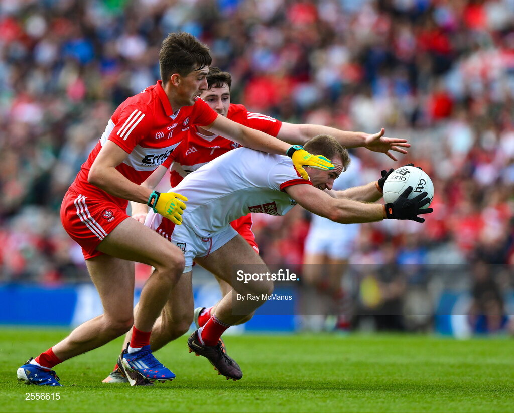 2 July 2023; Matty Taylor of Cork in action against Padraig McGrogan and Paul Cassidy of Derry during the GAA Football All-Ireland Senior Championship quarter-final match between Derry and Cork at Croke Park in Dublin. Photo by Ray McManus/Sportsfile
