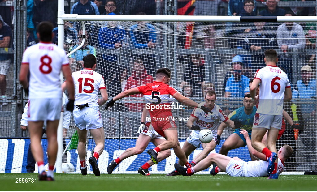 2 July 2023; Conor Doherty of Derry, 5, shoots to score his side's first goal during the GAA Football All-Ireland Senior Championship quarter-final match between Derry and Cork at Croke Park in Dublin. Photo by Piaras Ó Mídheach/Sportsfile
