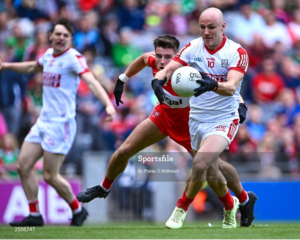 2 July 2023; Brian O'Driscoll of Cork in action against Conor Doherty of Derry during the GAA Football All-Ireland Senior Championship quarter-final match between Derry and Cork at Croke Park in Dublin. Photo by Piaras Ó Mídheach/Sportsfile