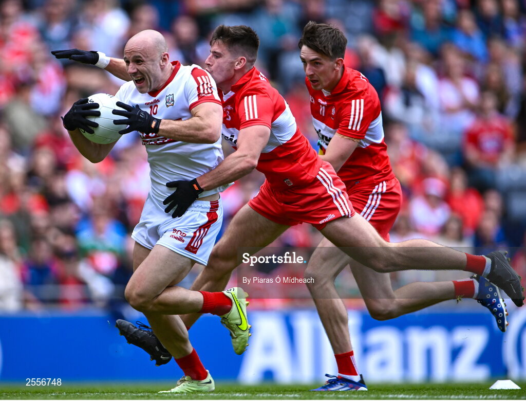 2 July 2023; Brian O'Driscoll of Cork in action against Conor Doherty and Paul Cassidy, right, of Derry during the GAA Football All-Ireland Senior Championship quarter-final match between Derry and Cork at Croke Park in Dublin. Photo by Piaras Ó Mídheach/Sportsfile