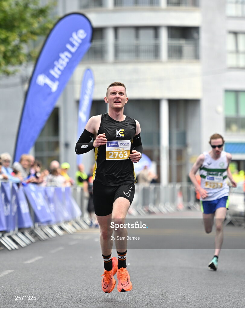16 July 2023; Graham Gilshinan on his way to finishing fourth in the 2023 Irish Life Dublin Race Series-Fingal 10km which took place on Sunday 16th of July at Swords in Dublin. Photo by Sam Barnes/Sportsfile