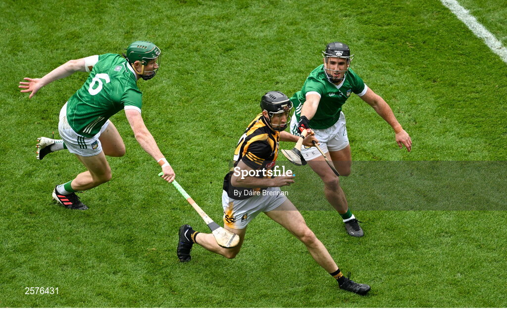 23 July 2023; Tom Phelan of Kilkenny in action against William O'Donoghue, left, and Darragh O'Donovan of Limerick during the GAA Hurling All-Ireland Senior Championship final match between Kilkenny and Limerick at Croke Park in Dublin. Photo by Daire Brennan/Sportsfile