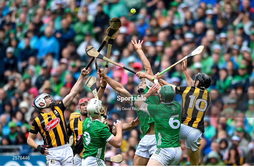 23 July 2023; Kilkenny and Limerick players compete for a high ball during the GAA Hurling All-Ireland Senior Championship final match between Kilkenny and Limerick at Croke Park in Dublin. Photo by David Fitzgerald/Sportsfile