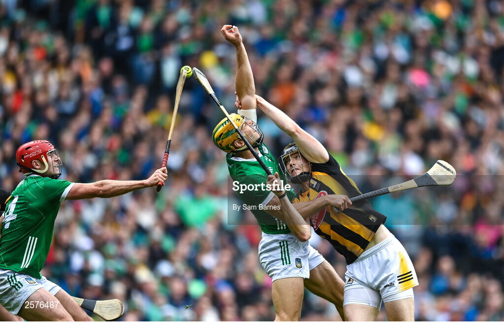 23 July 2023; Walter Walsh of Kilkenny in action against Barry Nash, left, and Dan Morrissey of Limerick during the GAA Hurling All-Ireland Senior Championship final match between Kilkenny and Limerick at Croke Park in Dublin. Photo by Sam Barnes/Sportsfile