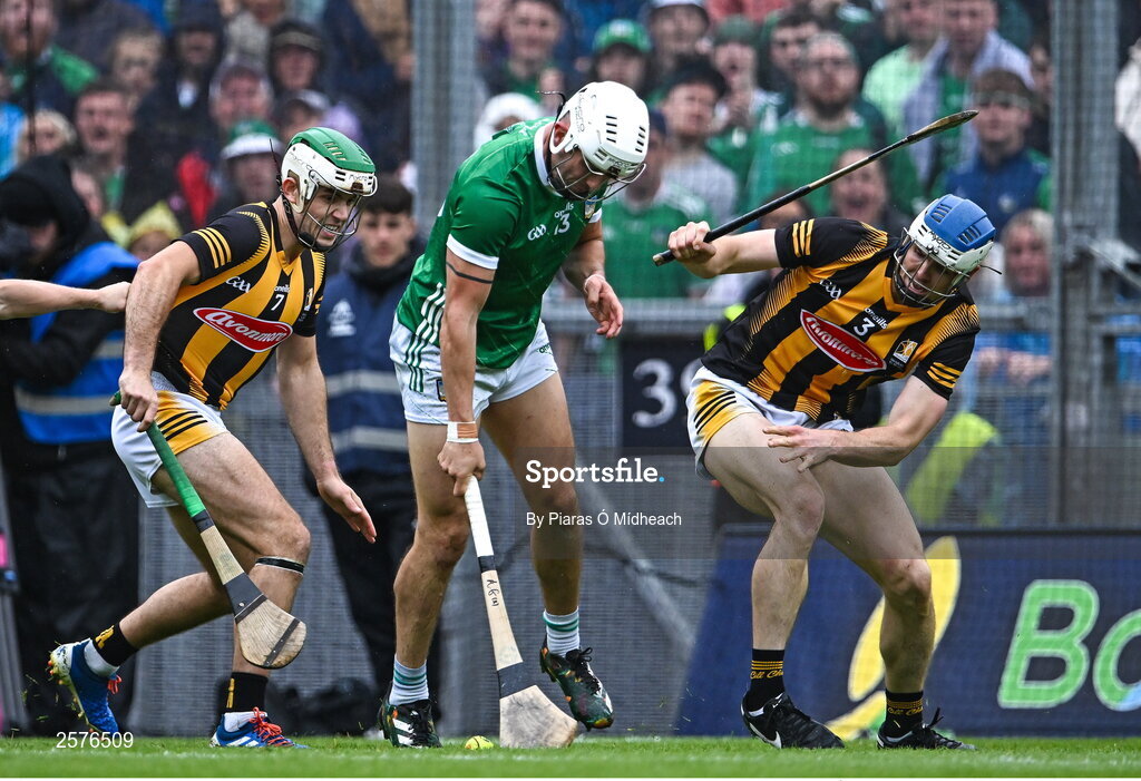 23 July 2023; Aaron Gillane of Limerick shoots wide under pressure from Kilkenny players from left Paddy Deegan and Huw Lawlor during the GAA Hurling All-Ireland Senior Championship final match between Kilkenny and Limerick at Croke Park in Dublin. Photo by Piaras Ó Mídheach/Sportsfile