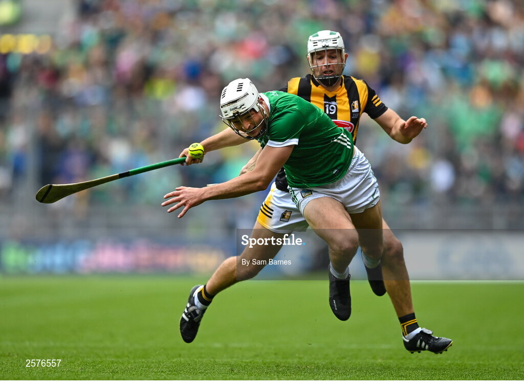 23 July 2023; Kyle Hayes of Limerick in action against Pádraig Walsh of Kilkenny during the GAA Hurling All-Ireland Senior Championship final match between Kilkenny and Limerick at Croke Park in Dublin. Photo by Sam Barnes/Sportsfile