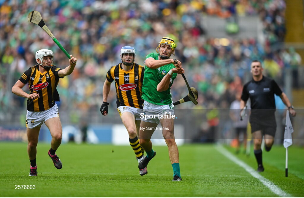23 July 2023; Cathal O'Neill of Limerick scores a point despite the efforts of Cian Kenny, left, and TJ Reid of Limerick during the GAA Hurling All-Ireland Senior Championship final match between Kilkenny and Limerick at Croke Park in Dublin. Photo by Sam Barnes/Sportsfile