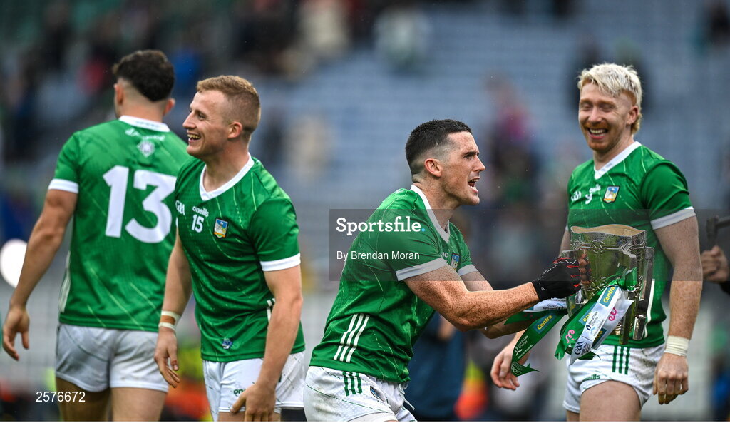 23 July 2023; Darragh O'Donovan of Limerick and his teamates celebrate with the Liam MacCarthy cup after the GAA Hurling All-Ireland Senior Championship final match between Kilkenny and Limerick at Croke Park in Dublin. Photo by Brendan Moran/Sportsfile