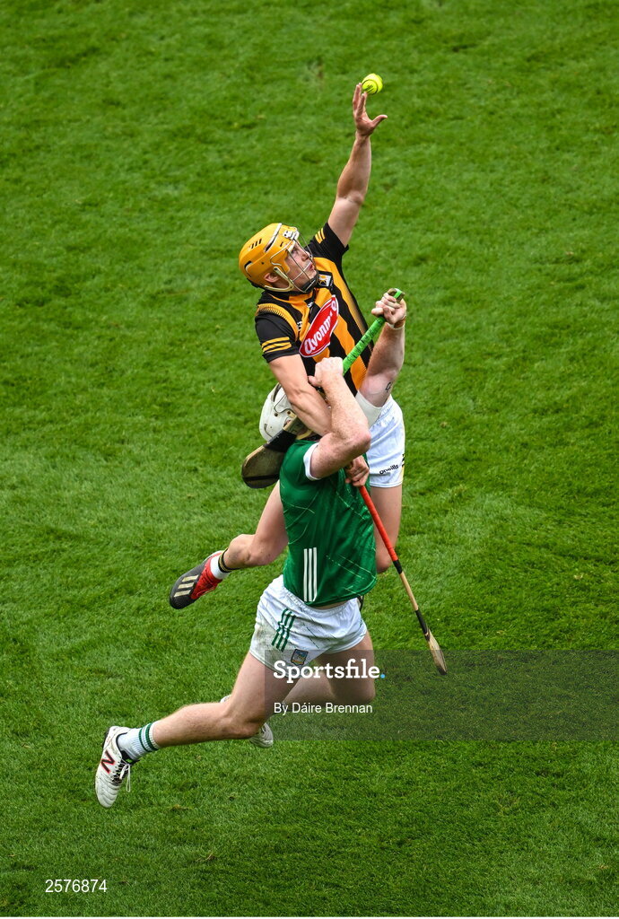 23 July 2023; Richie Reid of Kilkenny in action against Cian Lynch of Limerick during the GAA Hurling All-Ireland Senior Championship final match between Kilkenny and Limerick at Croke Park in Dublin. Photo by Daire Brennan/Sportsfile