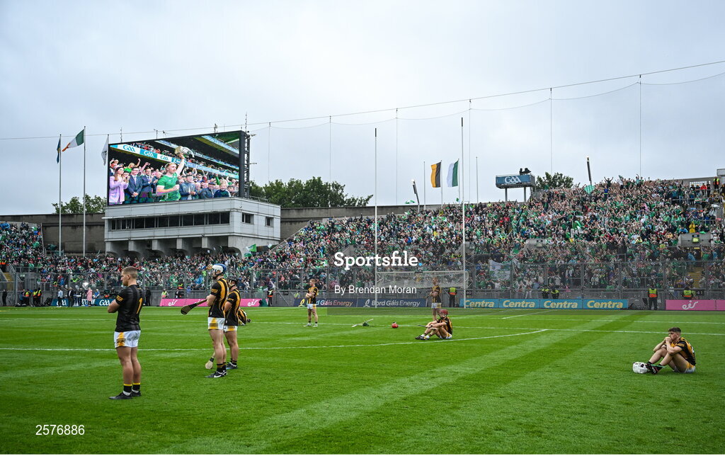 23 July 2023; Kilkenny players, from left, Eoin Murphy, Mikey Butler, Huw Lawlor, Martin Keoghan, Adrian Mullen, Cillian Buckley and Timmy Clifford watch as Limerick captain Cian Lynch celebrates with the Liam MacCarthy cup after the GAA Hurling All-Ireland Senior Championship final match between Kilkenny and Limerick at Croke Park in Dublin. Photo by Brendan Moran/Sportsfile