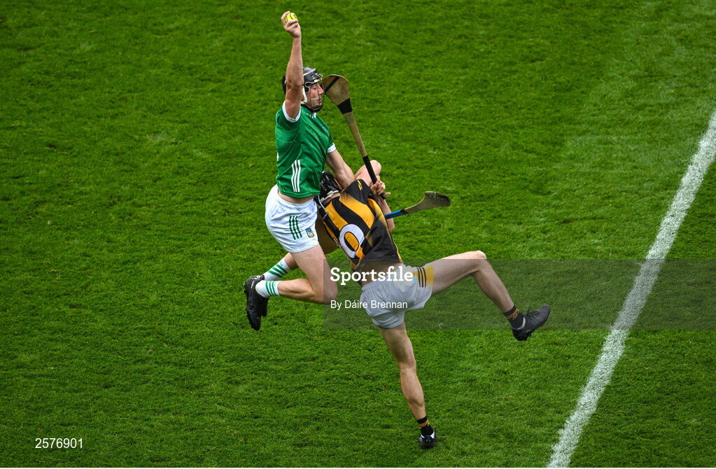 23 July 2023; Diarmaid Byrnes of Limerick in action against Tom Phelan of Kilkenny during the GAA Hurling All-Ireland Senior Championship final match between Kilkenny and Limerick at Croke Park in Dublin. Photo by Daire Brennan/Sportsfile